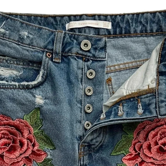 ZARA Trafaluc Denimwear Shorts Rose Applique sz 0 Distressed Cut-off Button Fly - Picture 4 of 9